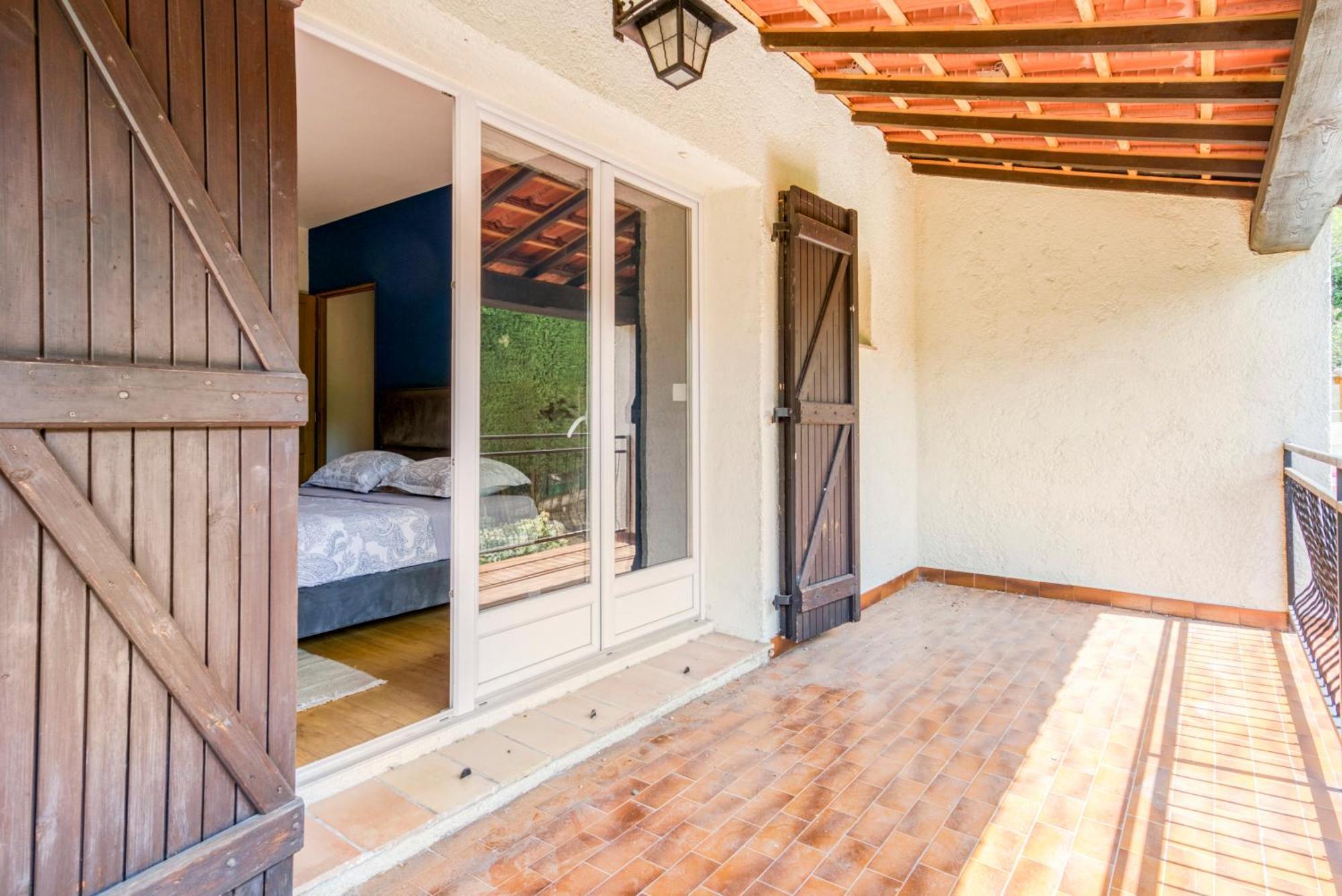 Villa Belle De Charme Avec Piscine Antibes