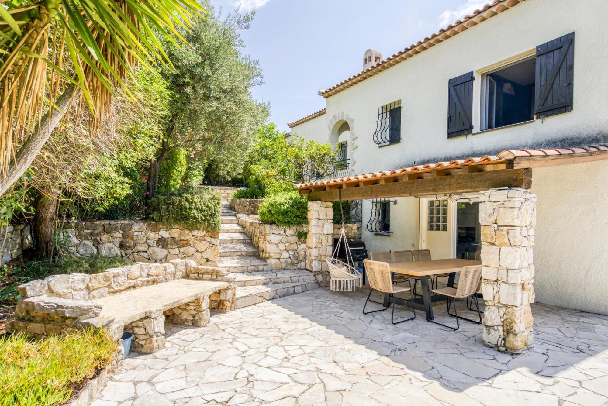Villa Belle De Charme Avec Piscine *